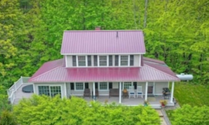 Intervale House | Perfect location & hot tub! Cozy home for couples, parties of 4, possibly more!