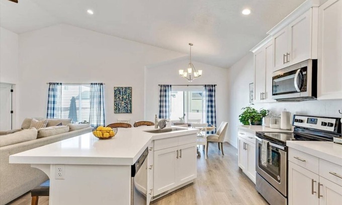 Vineyard House | Perfect Long Term Stay Home - Pets Welcome!