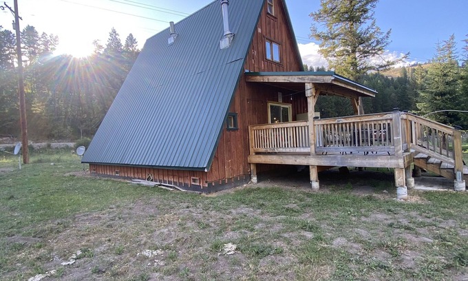 Wauconda Cabin | Perfect outdoorsman retreat! Centered around many lakes and public access areas