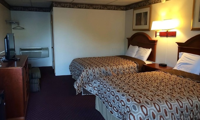 Campbelltown Hotel | Perfect Palmyra Escapade! Minutes to Hershey Trolley Works, FREE Breakfast
