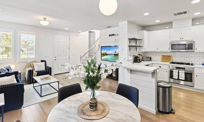Nut Tree House | Perfect Private Getaway in the Heart of Fairfield!