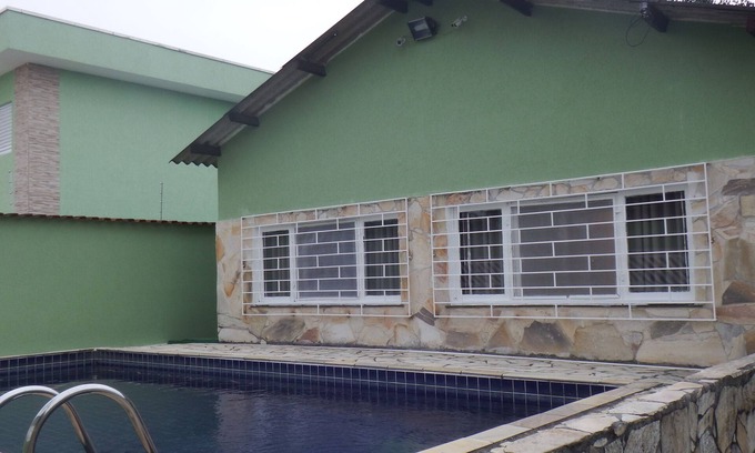 Jardim Santa Tereza House | Perfect with swimming pool, barbecue and 200m from the beach.