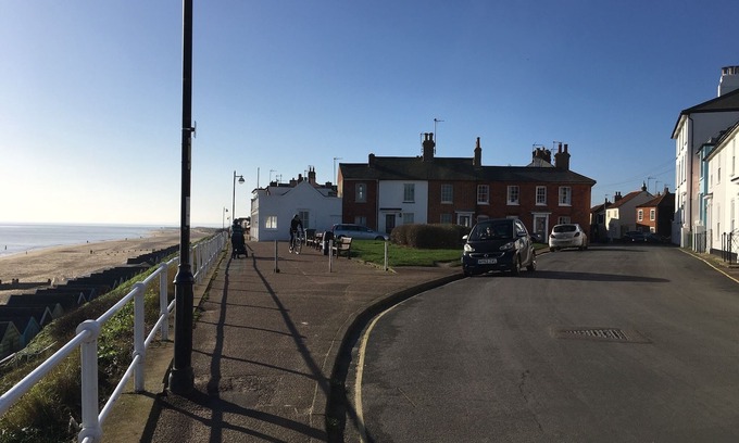 Southwold House | Perfectly located seaside house with stunning sea views