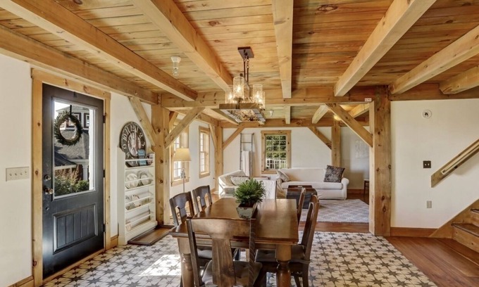 Fairfax House | Perfectly Vermont 4 bed 2 bath, barn doors, modern design , pine floors, views