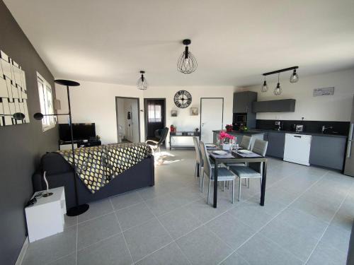 Saint-Romain-sur-Cher House | Perroquet & Koala 2 logements 10min du zoo de Beauval et proche château