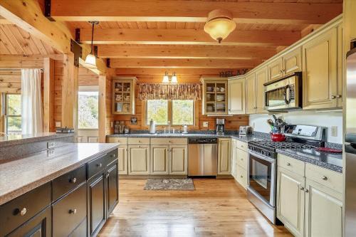 Waterbury House | Perry Hill Escape