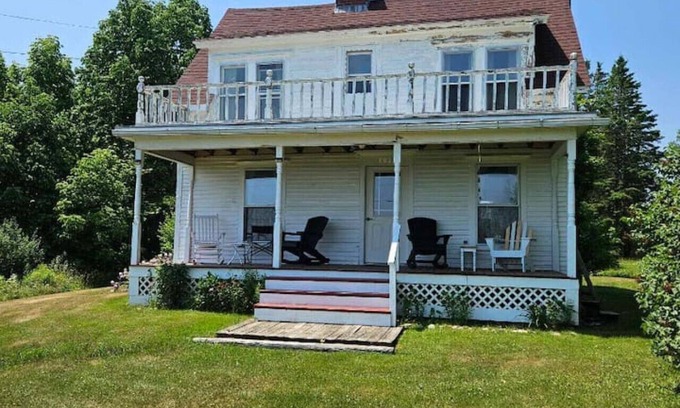 Perry House | Perry Shore Road Cottage