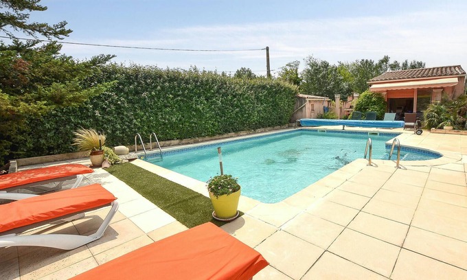 Entraigues-sur-la-Sorgue House | Pet friendly (sta)caravan