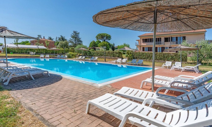 Castiglione del Lago Apartment | Pet friendly apartment in Castiglion del Lago PG with outdoor swimming pool