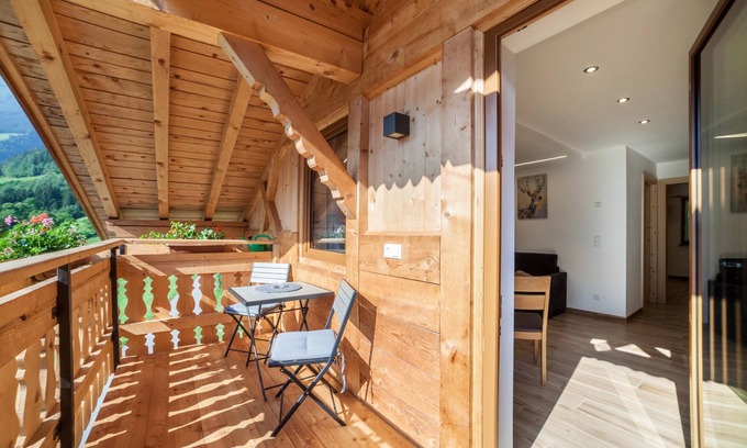 San Martino in Passiria Apartment | Pet-friendly Apartment "INNERGASSERHOF Ferienwohnung Edelweiss"