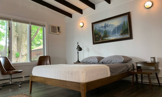 Kingston Apartment | Pet Friendly 1 BR Apartment in Uptown Kingston + Huge Backyard & Full Kitchen