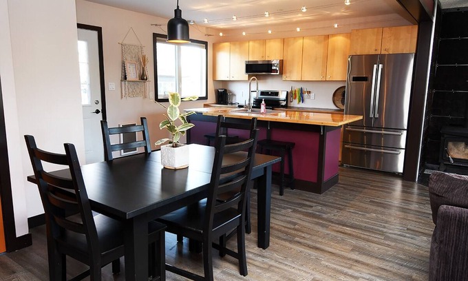 Pincher Creek House | Pet Friendly 3 Bedroom, Close to the mountains!