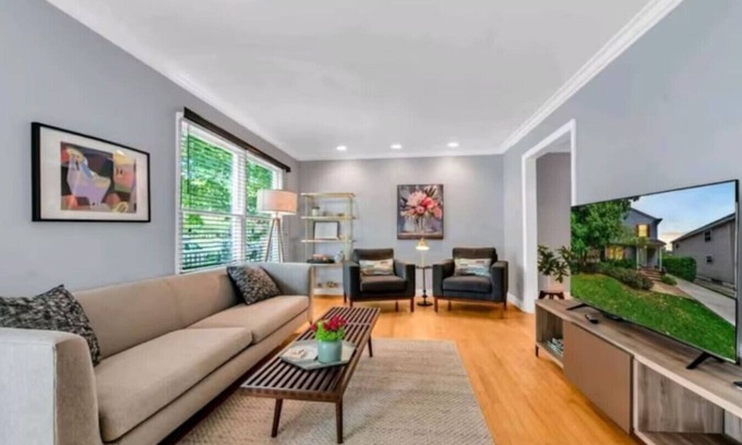 Drayton Plains House | Pet Friendly 3 BR with Yard & Garage Near Beaumont