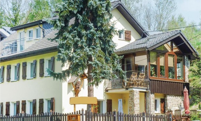 Halsbach Apartment | Pet Friendly Apartment In Freiberg