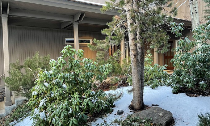 Broken Top House | Pet-Friendly Bend Westside Villa in the Broken Top Golf Community
