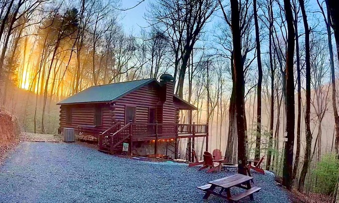 Ellijay Cabin | Pet-Friendly Cabin in the Woods w/HOT TUB! Secluded, Cozy, 2,000' Up!
