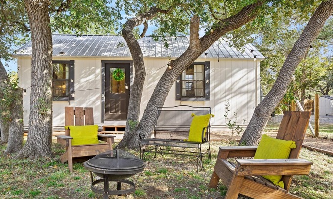 Austin Cabin | Pet Friendly Cabin w/hot tub. gym, cold plunge, & sauna