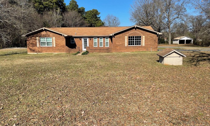 Redlick House | Pet Friendly Cozy Brick Home