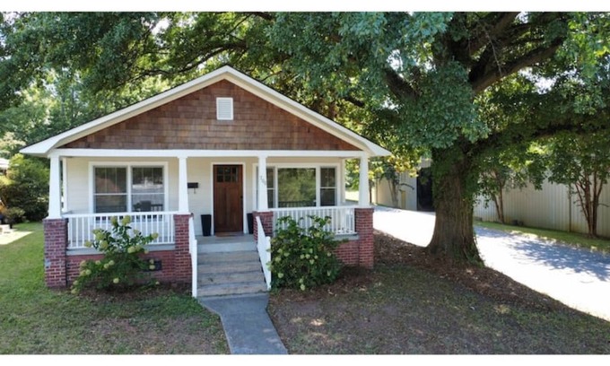 Villa Heights House | Pet Friendly Cozy NoDa Bungalow with Fenced in Backyard