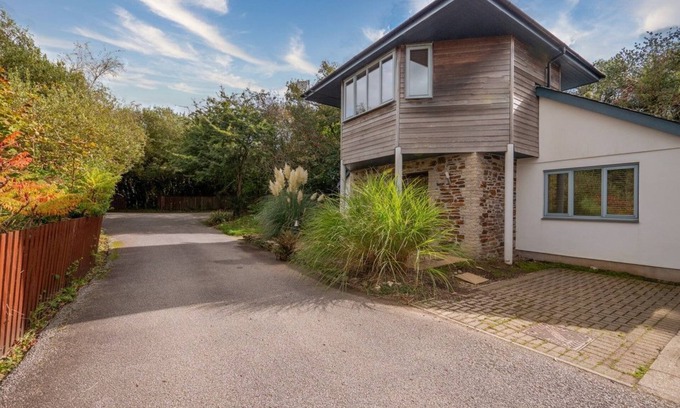 Carnon Downs Cottage | Pet friendly Croft Cottage