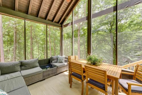Dadeville House | Pet-Friendly Dadeville Cabin with Hot Tub and Porch