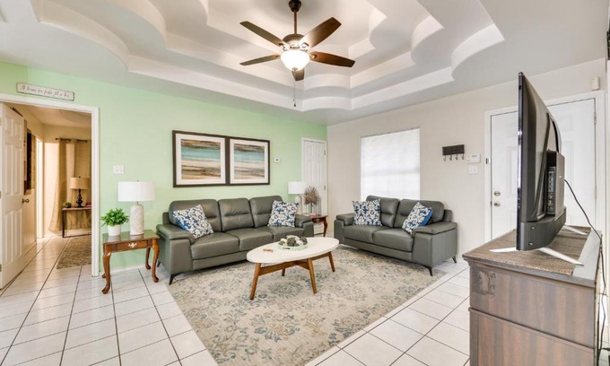 Edinburg Apartment | Pet-Friendly Edinburg Apartment with Pool Access!