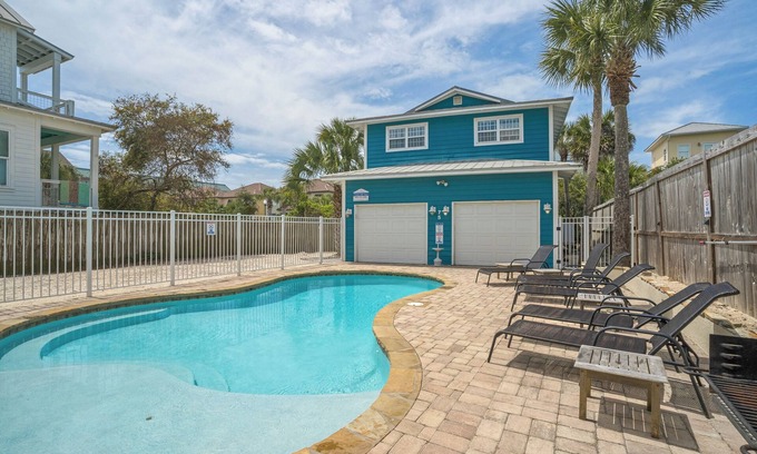 Miramar Beach Cottage | Pet Friendly Elevated Cottage-1 Block 2 Beach-Pool