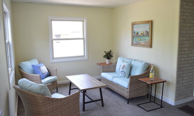 Arcadia House | Pet-Friendly Family Home near Golf, LK MI, M22