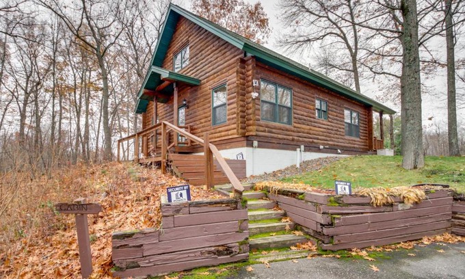 Garrison House | Pet-Friendly Garrison Retreat with Gas Fireplace!