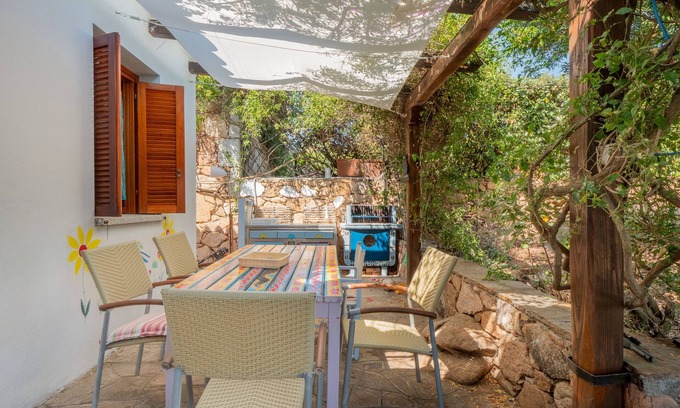 Monte Petrosu House | Pet-Friendly Holiday Home Villetta Idina in Monte Petrosu with Shared Pool