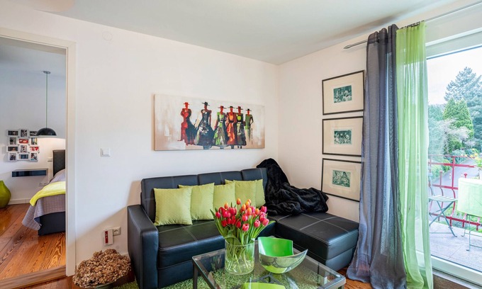 Badenscheuern Apartment | Pet-Friendly Holiday Apartment 'Lichtentaler Allee' with Balcony and Wi-Fi