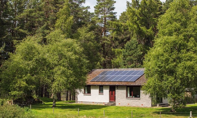 Kingussie Cottage | Pet-friendly holiday home in the quiet hamlet of Drumguish