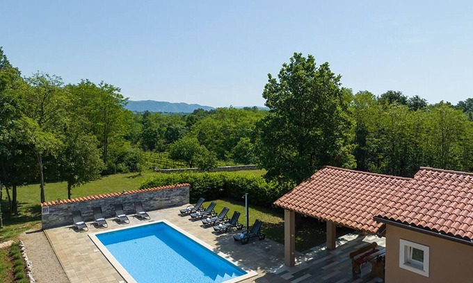 Zupanici House | Pet friendly home in Nedescina