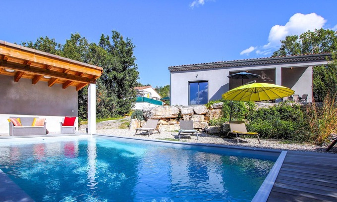 Labeaume House | Pet friendly home in Labeaume