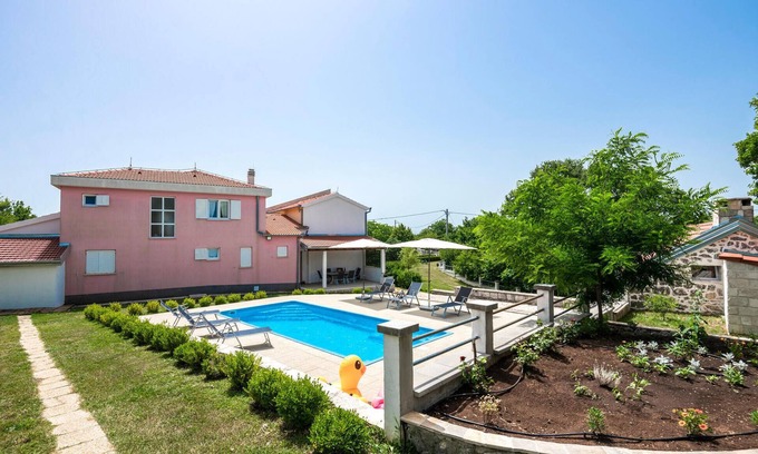 Lovrec House | Pet friendly home in Studenci