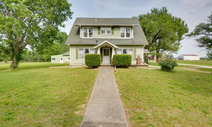Sheldon House | Pet-Friendly Home Patio and Yard in Sheldon