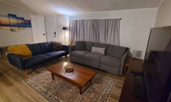 Blue Springs House | Pet friendly home in a quiet secluded neighborhood near multiple large lakes.