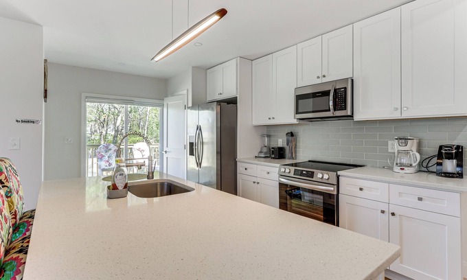 Avon Cottage | Pet-friendly Home w/Spacious Yard in Avon!