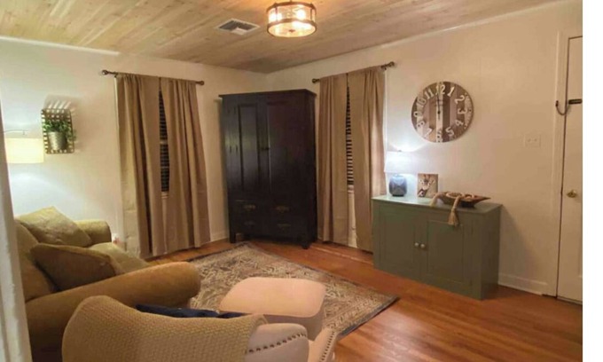 Monroe House | Pet friendly house with covered parking
