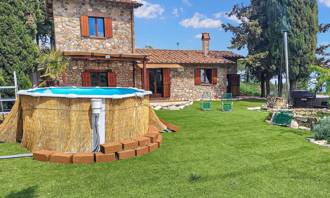 Campiglia d'Orcia House | Pet friendly home in Campiglia D'orcia