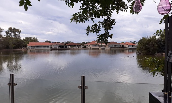 South Yunderup House | Pet friendly, Lakeside retreat private secluded waterfront cottage with spa