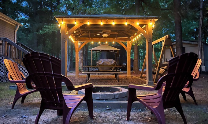 Macon House | Pet Friendly Lake Gaston Home with Neighborhood Beach & Boat Ramp Access
