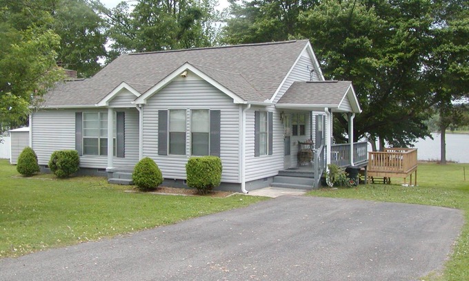 Guntersville Cottage | Pet Friendly! Lakefront Cottage