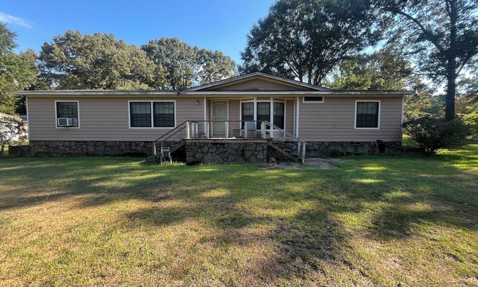 Ore City House | Pet Friendly - Lakeside Retreat - Wheel Chair Accessible