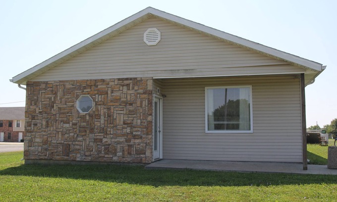 Warrensburg House | Pet Friendly Lodging Close to Whiteman AFB and Warrensburg