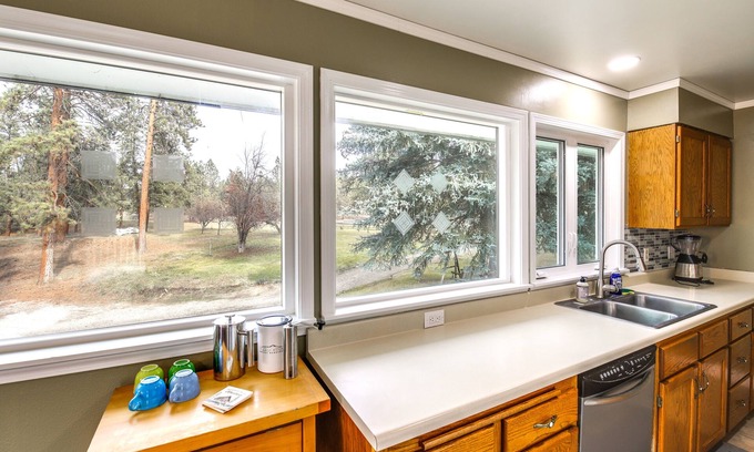 Stevensville Cottage | Pet-friendly Montana Abode w/Balcony & Fireplace!
