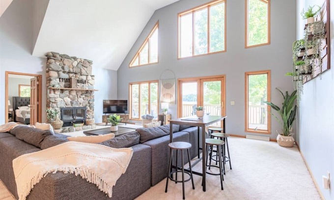 Mosinee House | Pet-Friendly Mosinee Retreat w/Private Dock!