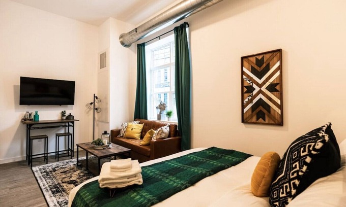 Central Northside House | Pet Friendly North Shore Studio w/Fitness Center