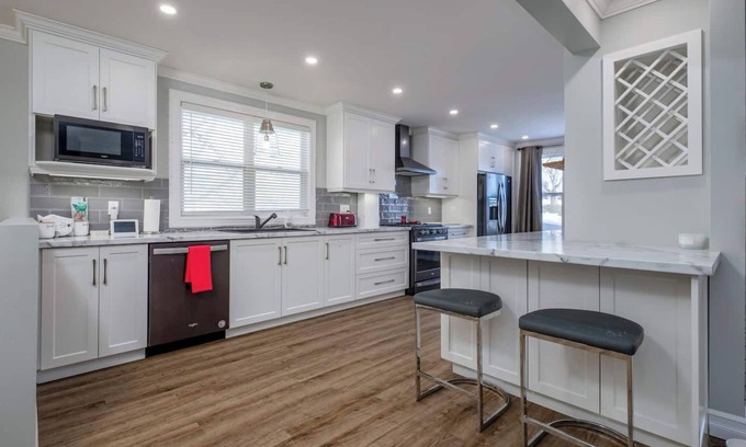 West End House | Pet-Friendly Paradise with Hot Tub & More!
