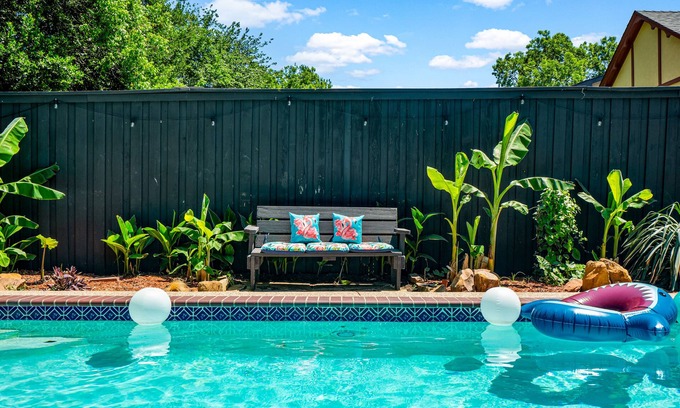 Dallas House | Pet Friendly, Private Backyard with Pool and Hot Tub close to all attractions